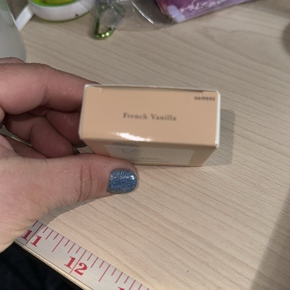 Laura Geller Baked Highlighter Natural Glow in French Vanilla Brand NEW - Picture 3 of 3
